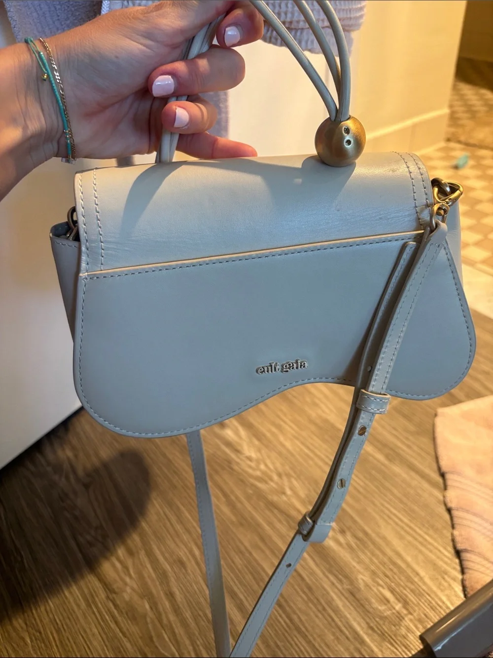 Women’s Cream Top-Handle Crossbody Bag with Gold Accents Cult Gaia - Picture 3 of 4